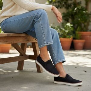 UGG Alameda Sammy Women’s Sneakers/Loafers Black Knit Slip-Ons US-9/EU-40 EUC